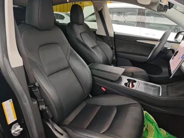 Tesla Model Y — Фото автомобиля 24