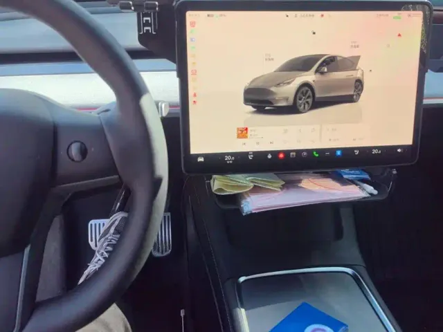 Tesla Model Y — Фото автомобиля 13