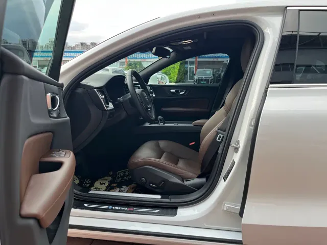 Volvo S60 — Фото автомобиля 7