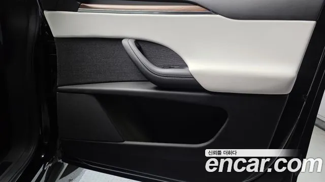 Tesla Model X — Фото автомобиля 25