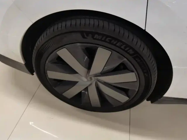 Li Auto i6 — Фото автомобиля 6