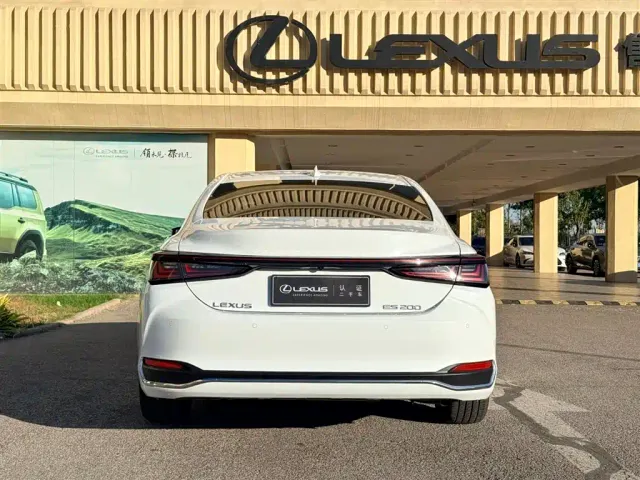 Lexus ES — Фото автомобиля 7