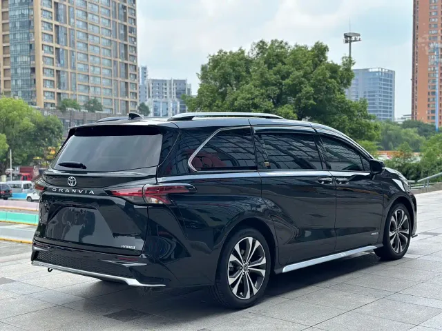 Toyota Granvia — Фото автомобиля 7