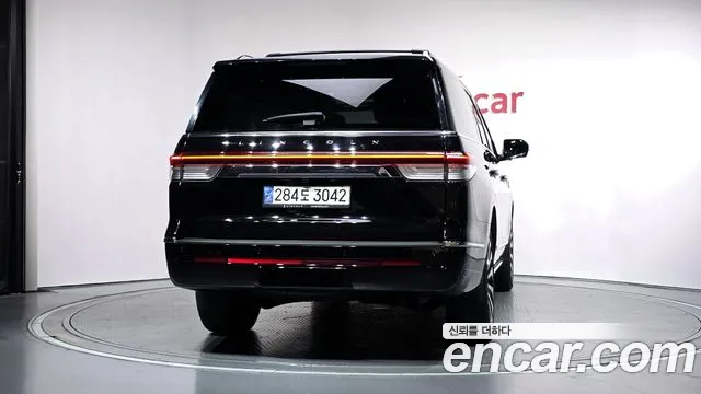 Lincoln Navigator 4th Gen — Фото автомобиля 4