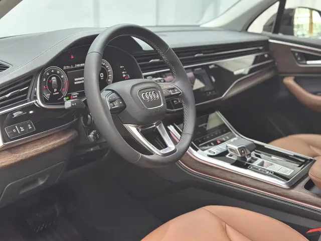 Audi Q7 — Фото автомобиля 15