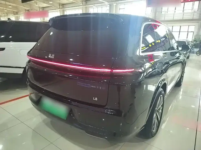 Li Auto L8 — Фото автомобиля 6