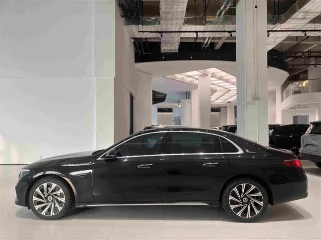 Mercedes-Benz E-Class — Фото автомобиля 4