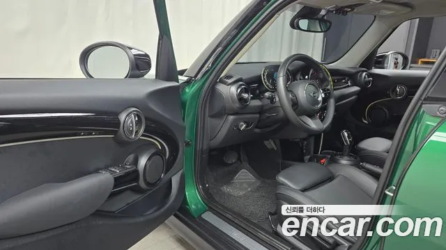 Mini Cooper Cooper 5 дверей Classic Plus — Фото автомобиля 10