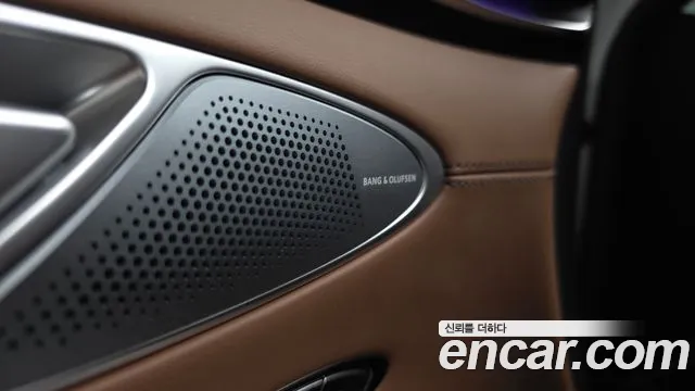 Genesis GV70 — Фото автомобиля 23