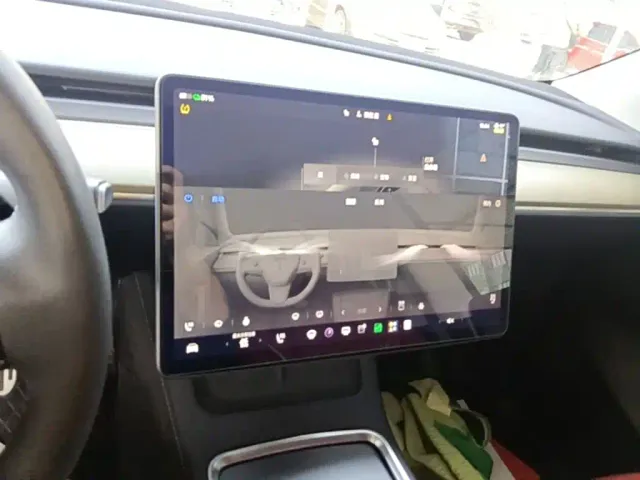 Tesla Model Y — Фото автомобиля 12