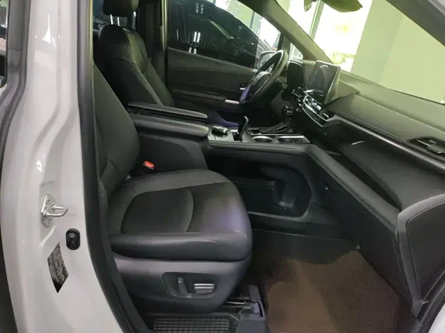 Toyota Sienna — Фото автомобиля 24