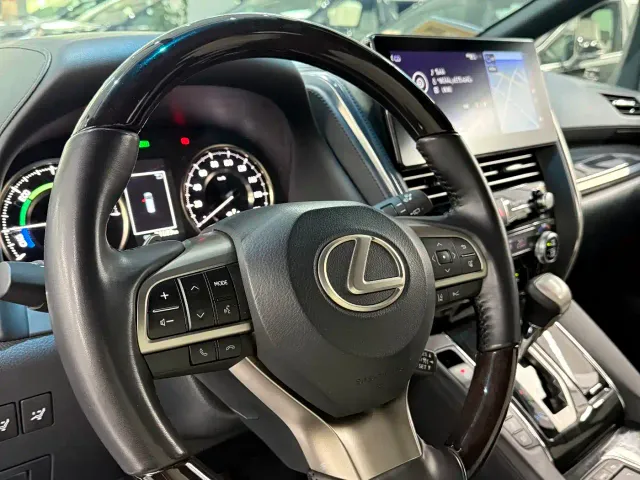 Lexus LM — Фото автомобиля 13