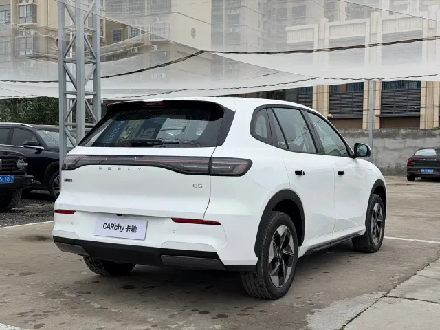 Geely Galaxy E5 — Фото автомобиля 4