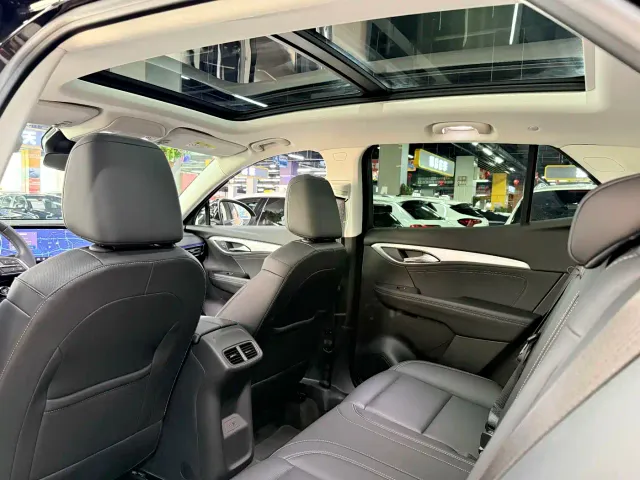 Buick Envision S — Фото автомобиля 10