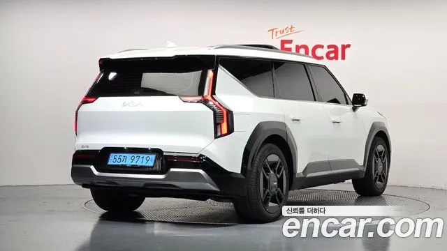 Kia EV9 — Фото автомобиля 2