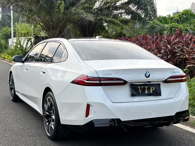 BMW 5 Series — Фото автомобиля 7