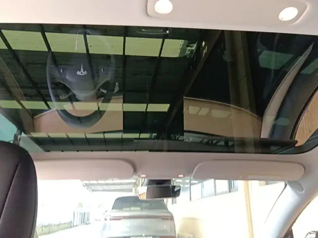 Tesla Model 3 — Фото автомобиля 17