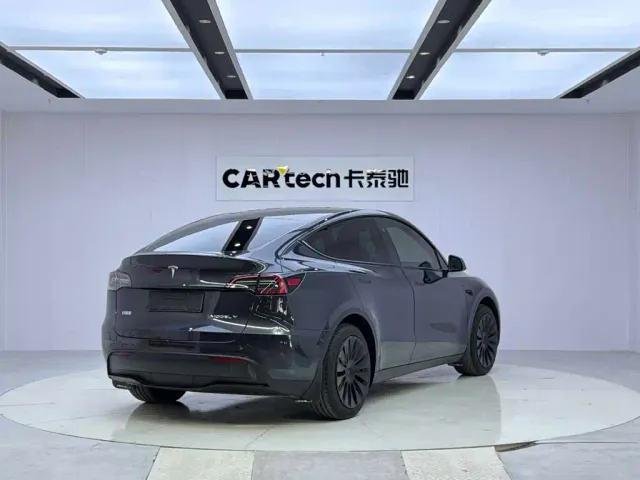 Tesla Model Y — Фото автомобиля 5
