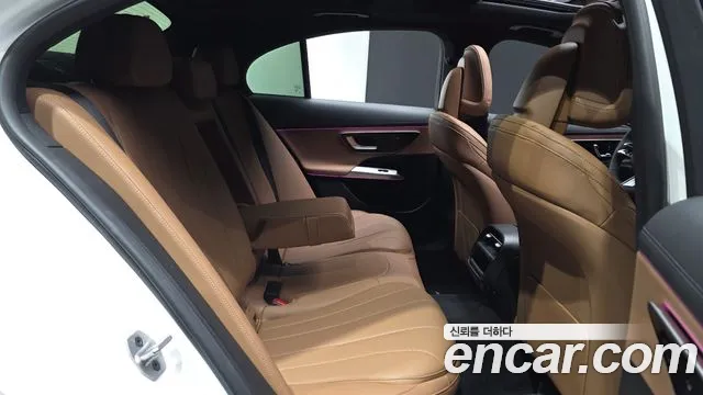 Mercedes-Benz E-Class — Фото автомобиля 10
