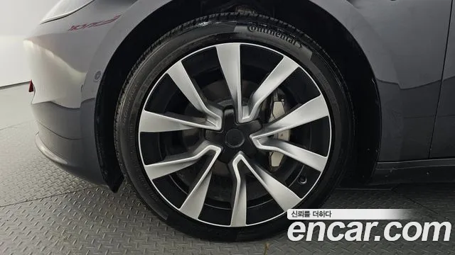 Tesla Model 3 — Фото автомобиля 5