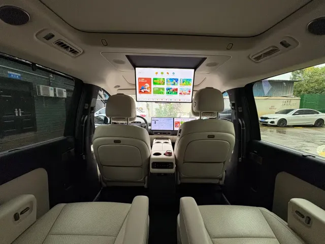 Li Auto MEGA — Фото автомобиля 13