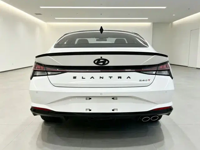 Hyundai Elantra — Фото автомобиля 4