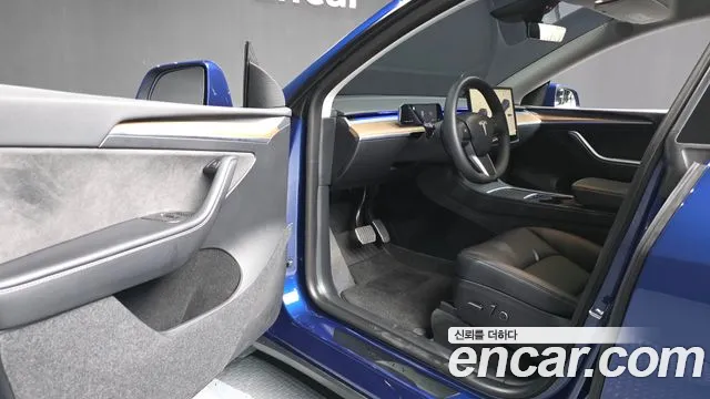 Tesla Model Y — Фото автомобиля 15