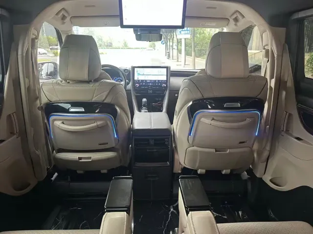 Toyota Alphard — Фото автомобиля 7