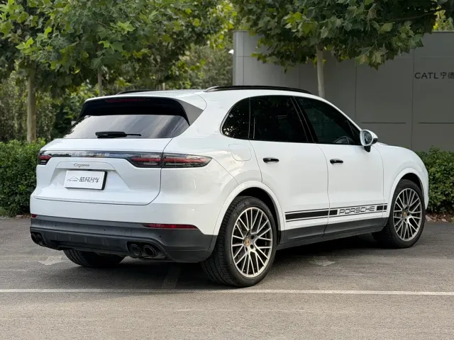 Porsche Cayenne — Фото автомобиля 3