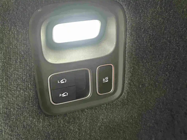 Li Auto L8 — Фото автомобиля 24
