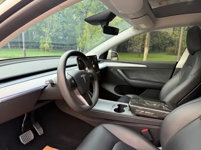 Tesla Model Y — Фото автомобиля 12