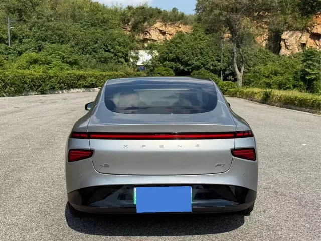 Xpeng P7 — Фото автомобиля 5
