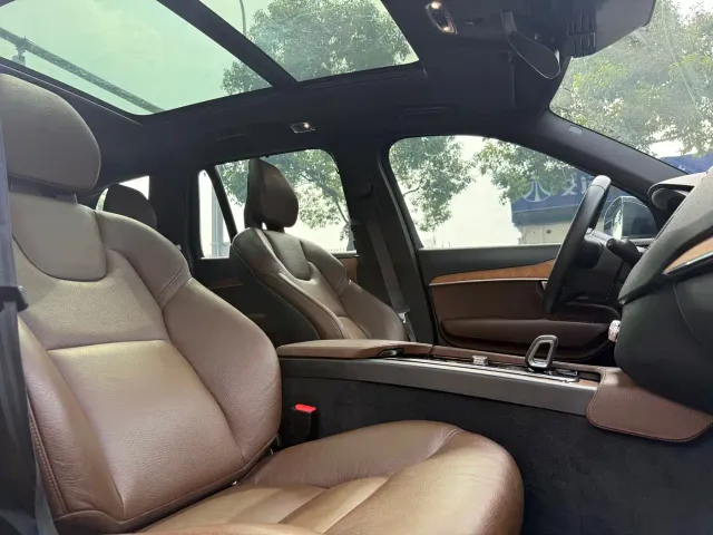 Volvo XC90 — Фото автомобиля 12