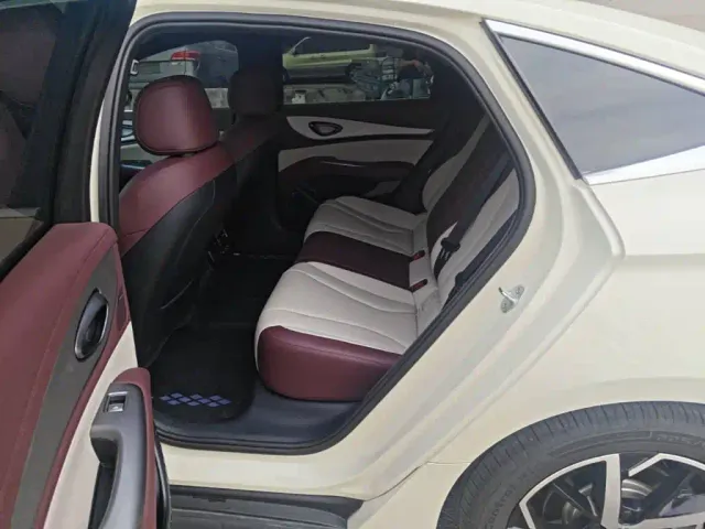 BYD Seal 07 DM-i — Фото автомобиля 16