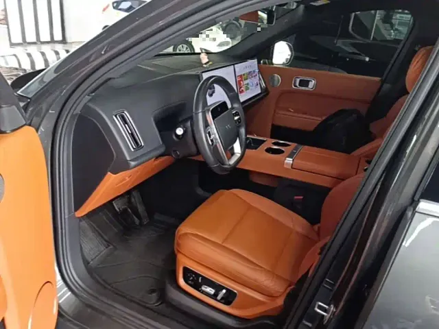 Li Auto L8 — Фото автомобиля 15