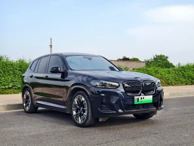 BMW iX3 — Фото автомобиля 3