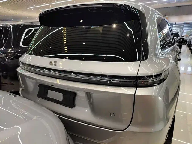 Li Auto L9 — Фото автомобиля 5