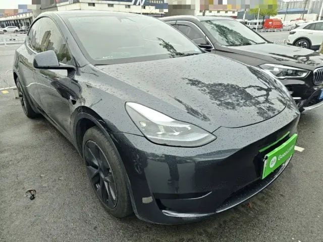 Tesla Model Y — Фото автомобиля 3