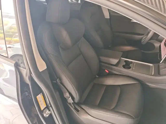 Tesla Model Y — Фото автомобиля 24