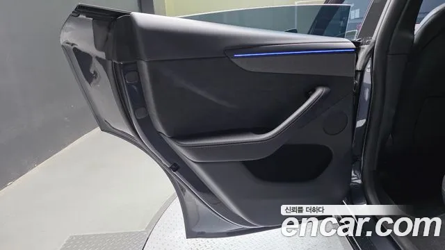 Tesla Model Y — Фото автомобиля 14