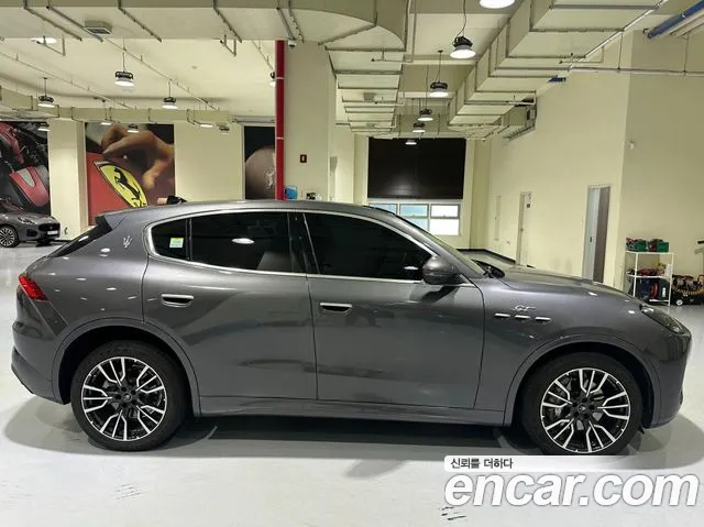 Maserati Grecale — Фото автомобиля 3