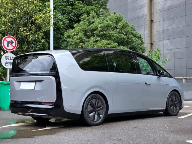 Li Auto MEGA — Фото автомобиля 6