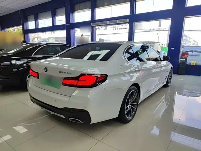 BMW 5 Series — Фото автомобиля 6