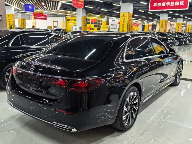 Mercedes-Benz E-Class — Фото автомобиля 13