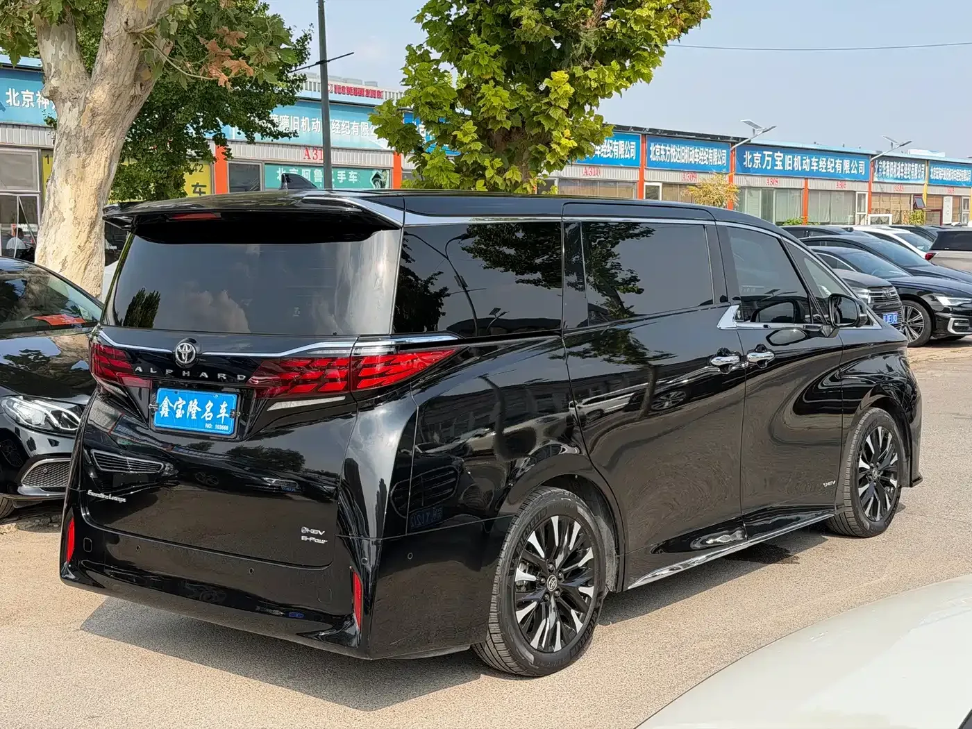 Toyota Alphard 2024 Hybrid 2.5L Prestige Edition — Фото автомобиля 4