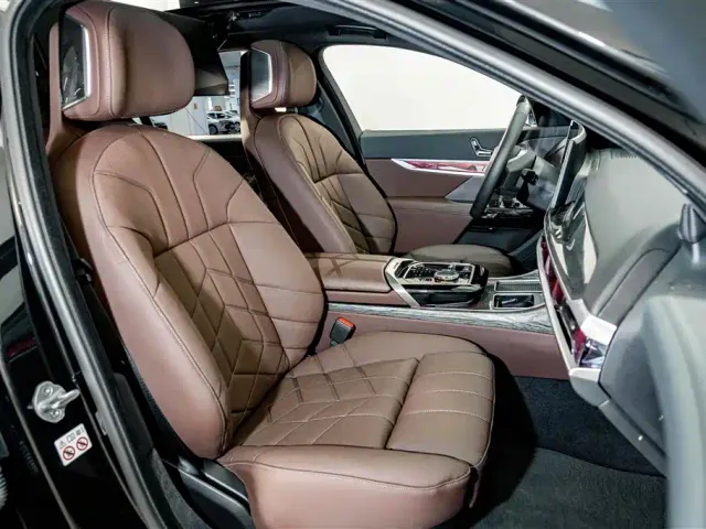 BMW i7 — Фото автомобиля 21