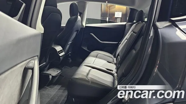 Tesla Model Y — Фото автомобиля 18