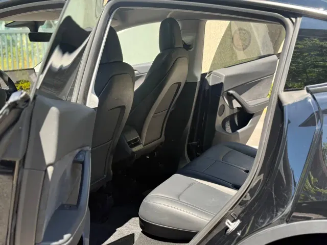 Tesla Model Y — Фото автомобиля 5