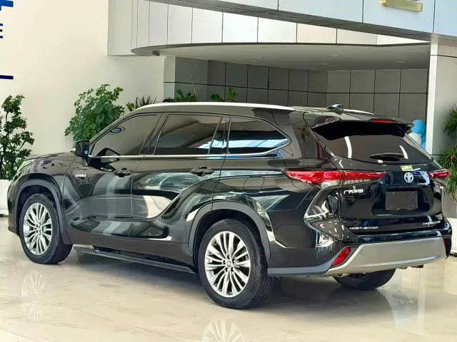 Toyota Highlander — Фото автомобиля 22