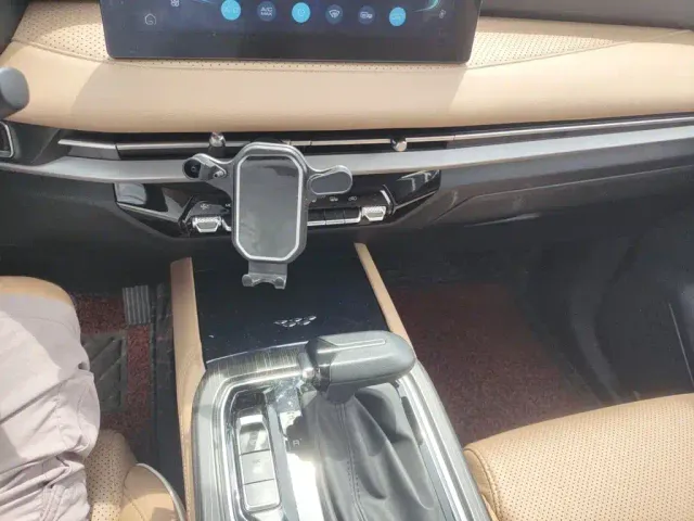 Wuling Jiachen — Фото автомобиля 6